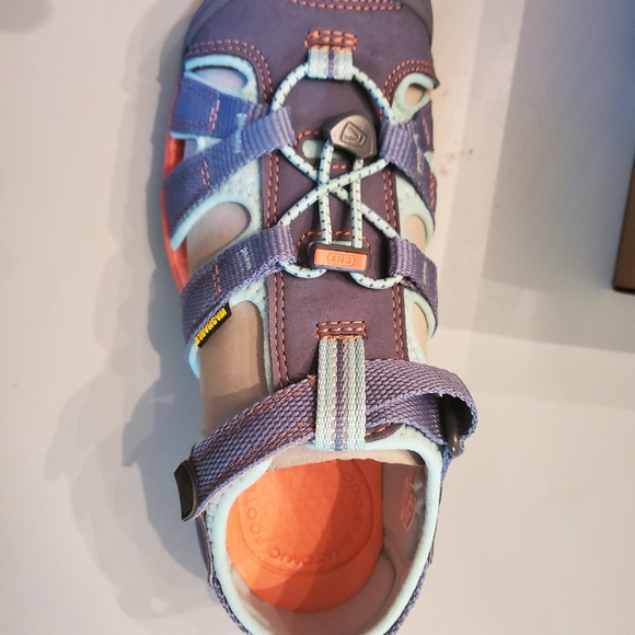 Kids size 4 Keen CNX sandals - Picture 3 of 3